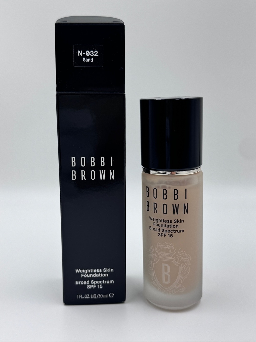 Bobbi Brown Weightless Skin Foundation - Sand (N-032)